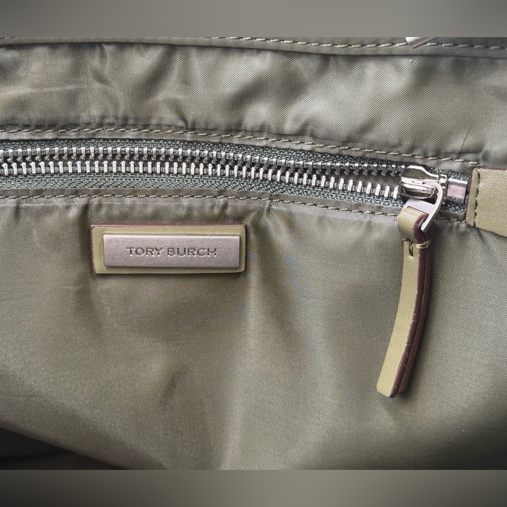 🆕 TORY BURCH 🧿 NWOT Ella Chain Tote, Olive Green - AUTHENTICATED - Picture 10 of 14